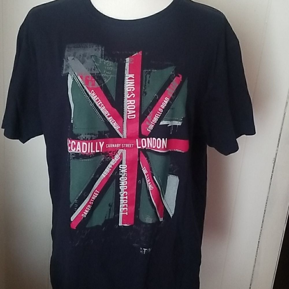 ‎Men's Women's Size XXL but Fits more like a Large